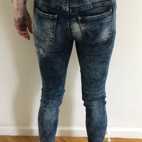Distressed jeans - Picture 6 of 8